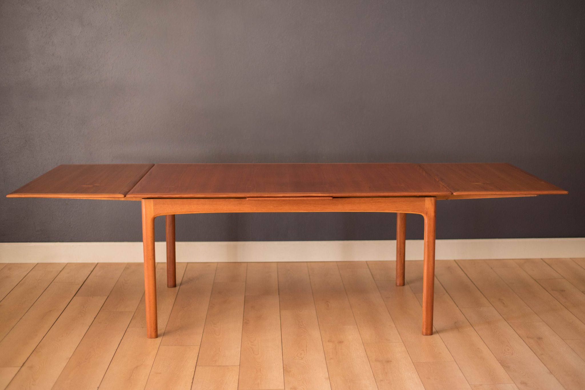 dux dining room table