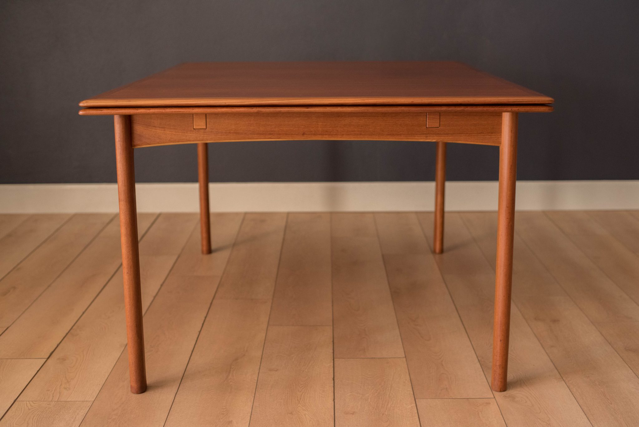 dux dining room table